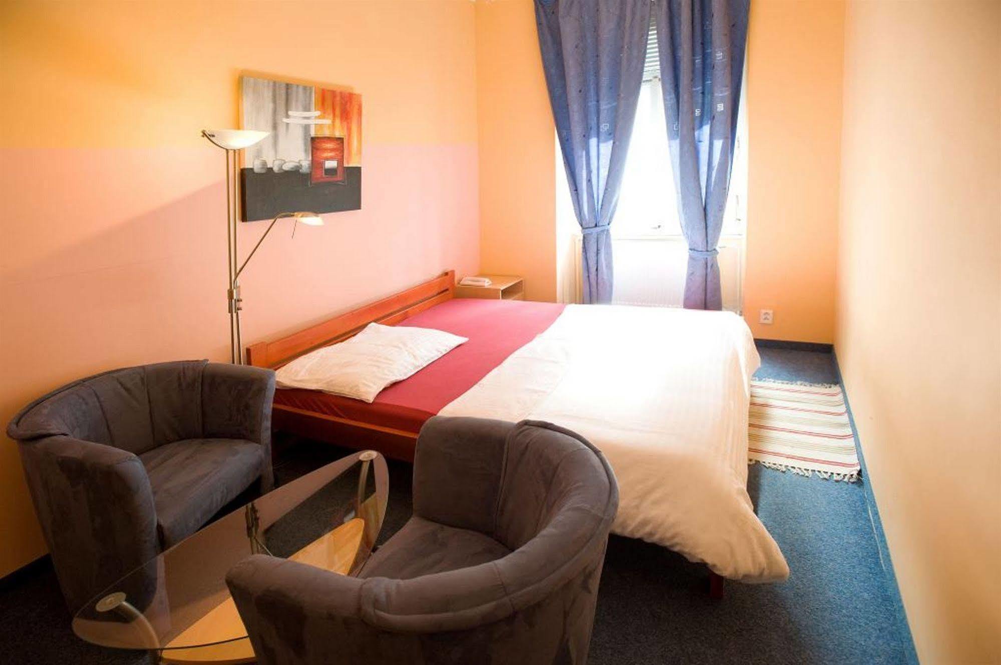 Club Hotel Praha Екстериор снимка